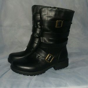 NWT Short buckle boots
